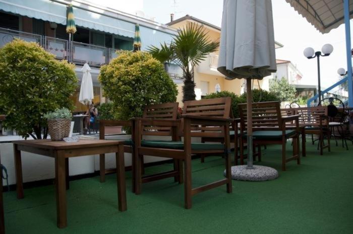 Hotel Jasmine Beach Rimini Exterior photo
