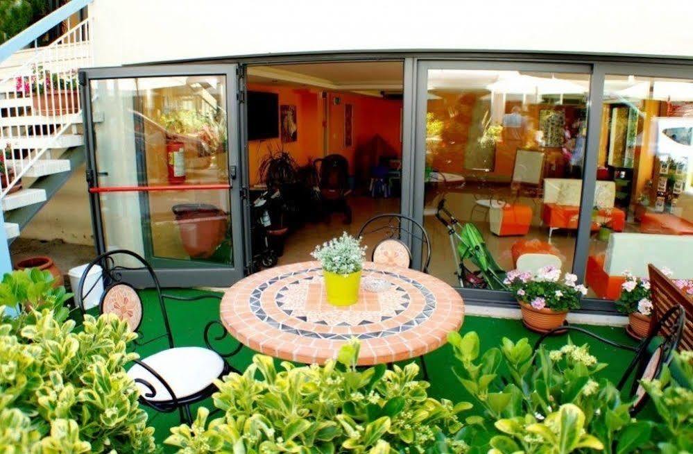 Hotel Jasmine Beach Rimini Exterior photo